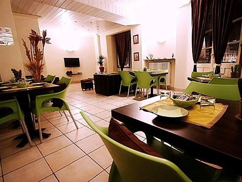 Celenya Hotel Toulon 2*,